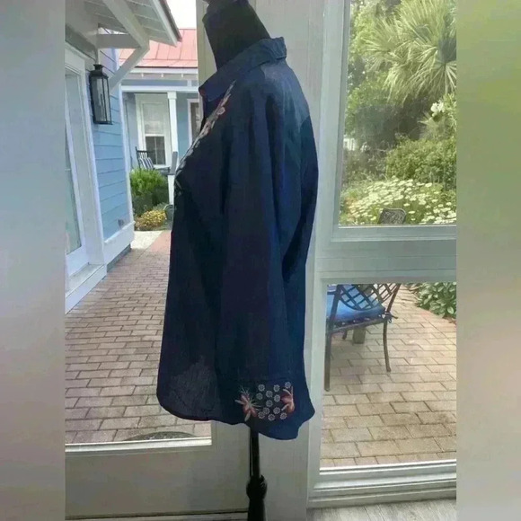 Parsley & Sage embroidered denim look button-down shirt, Size large like new - Picture 5 of 10